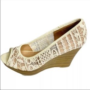NWOB American Eagle Lace Peep Toe Wedge Women’s Shoes Size 9
